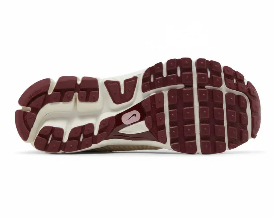 Wmns Air Zoom Vomero 5 'Valentine's Day' sneaker product image 2 | Foot Spikes