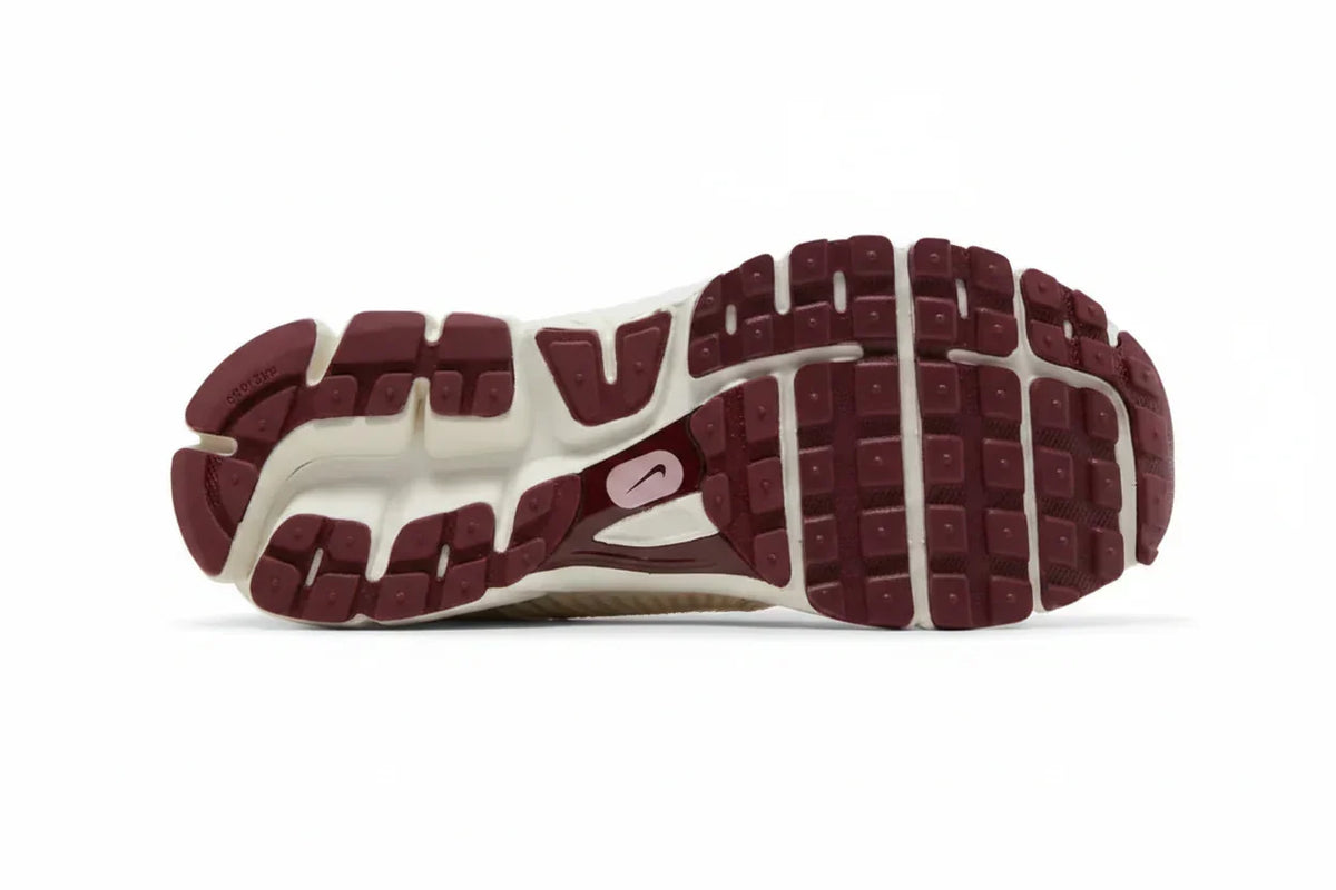 Wmns Air Zoom Vomero 5 'Valentine's Day' sneaker product image 2 | Foot Spikes