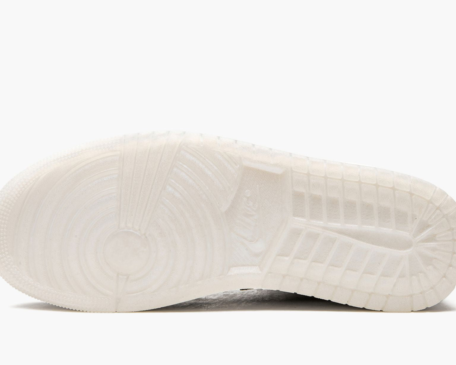 Air Jordan 1 Mid SE 'Diamond' sneaker product image 2 | Foot Spikes