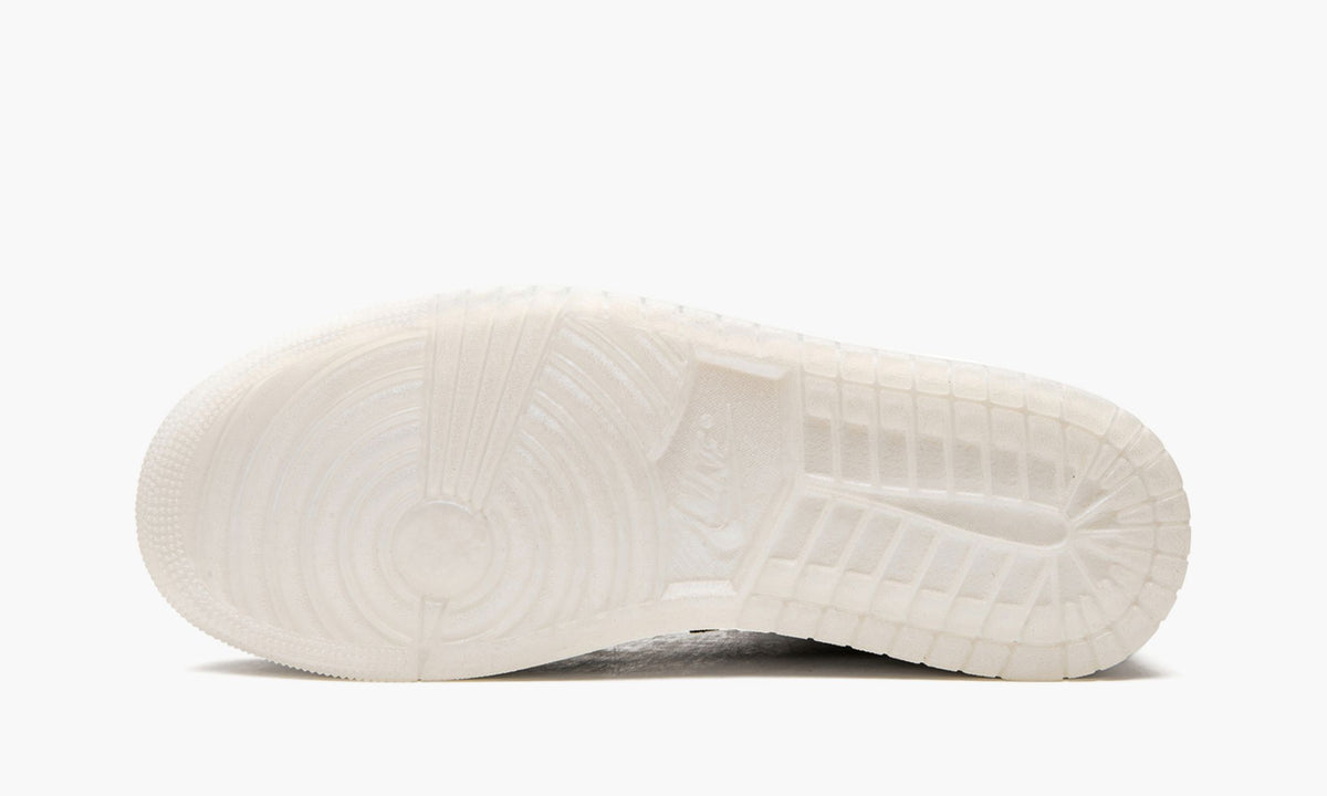 Air Jordan 1 Mid SE 'Diamond' sneaker product image 2 | Foot Spikes