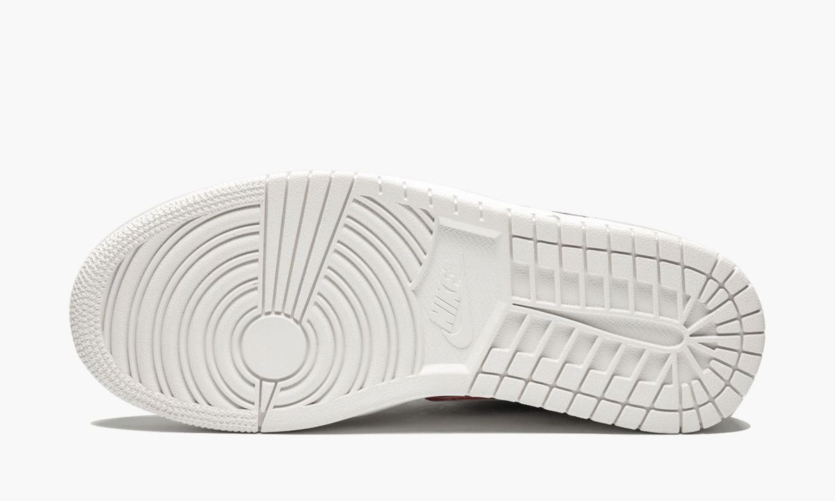 Air Jordan 1 Retro High OG 'Phantom' sneaker product image 2 | Foot Spikes