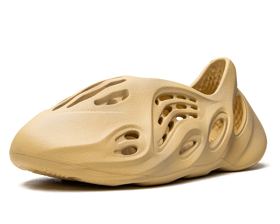 YEEZY FOAM RUNNER "Desert Sand" sneaker product image 3 | Foot Spikes