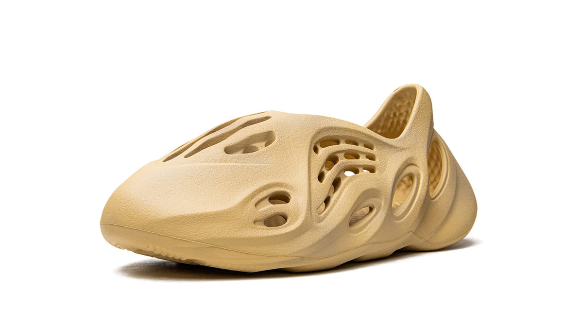 YEEZY FOAM RUNNER "Desert Sand" sneaker product image 3 | Foot Spikes