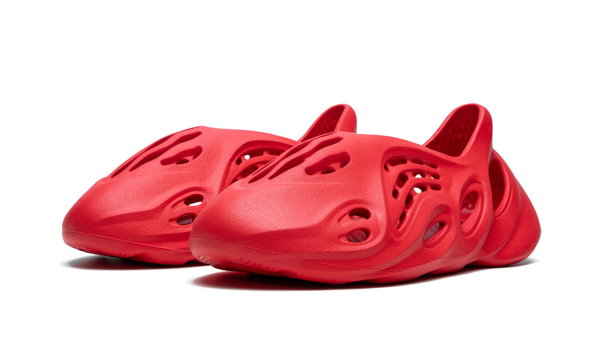 YEEZY FOAM RUNNER "Vermillion" sneaker product image 2 | Foot Spikes