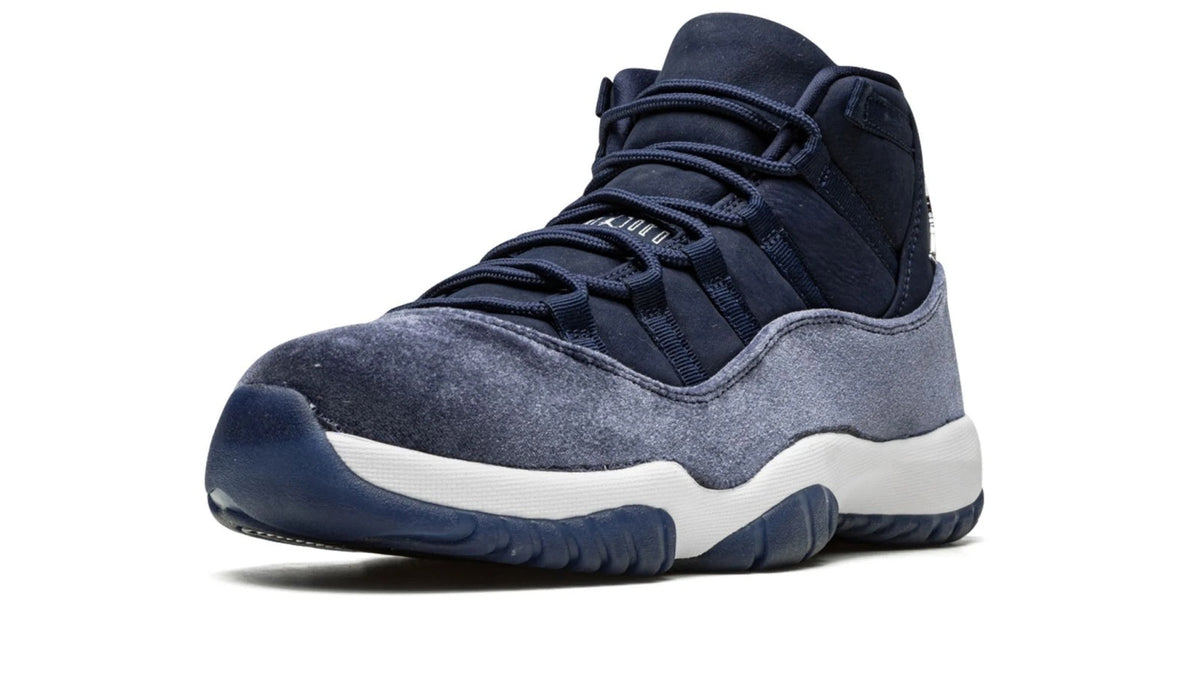 AIR JORDAN 11 VELVET WMNS "Midnight Navy" sneaker product image 3 | Foot Spikes
