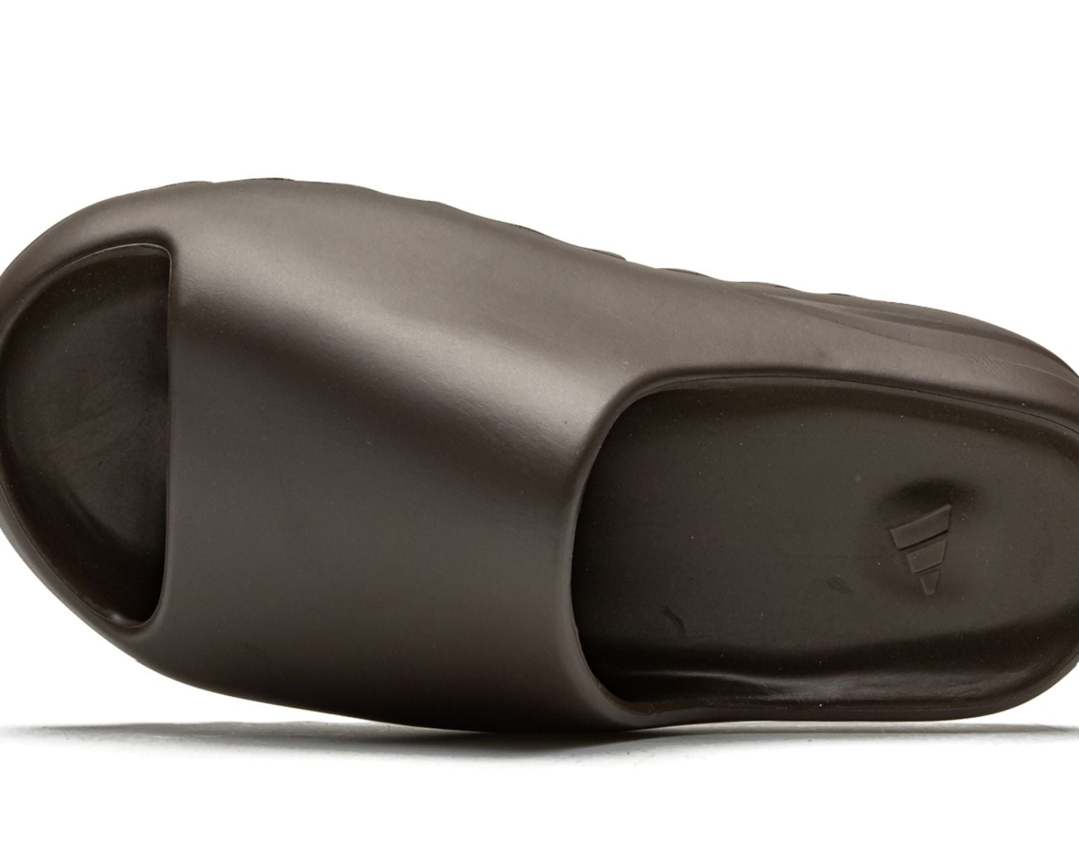 YEEZY SLIDE "Soot 2021" sneaker product image 2 | Foot Spikes