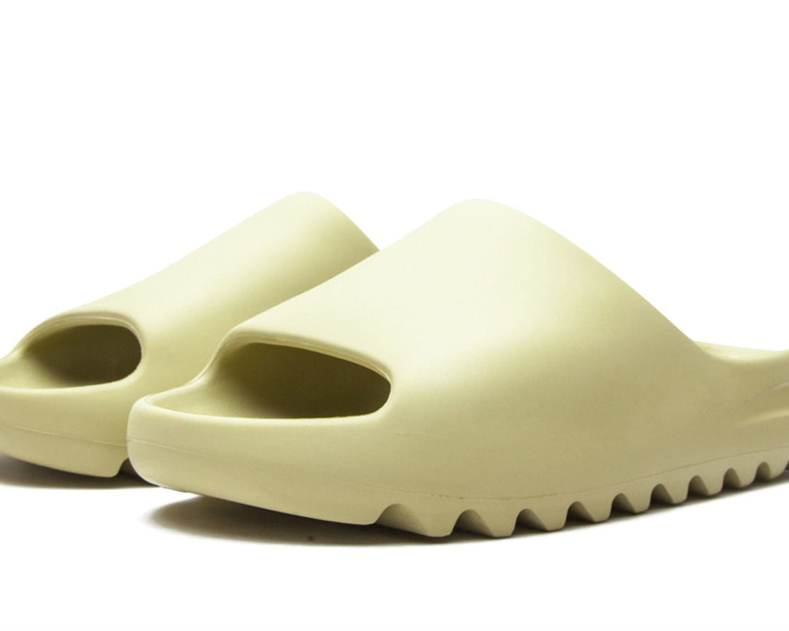 YEEZY SLIDE "Resin 2021" sneaker product image 2 | Foot Spikes