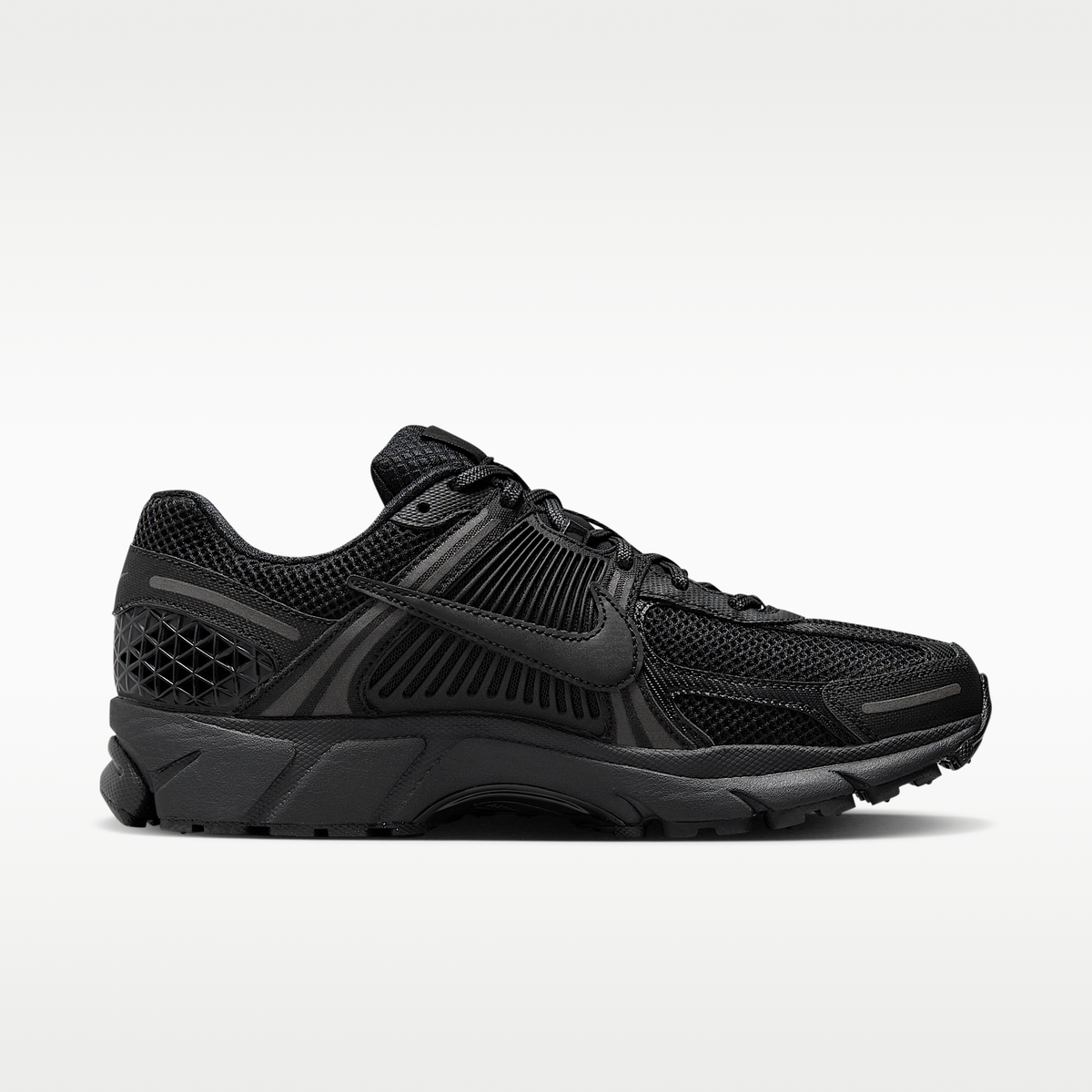 Zoom Vomero 5 Triple Black/Iron Grey/Chrome sneaker product image 3 | Foot Spikes
