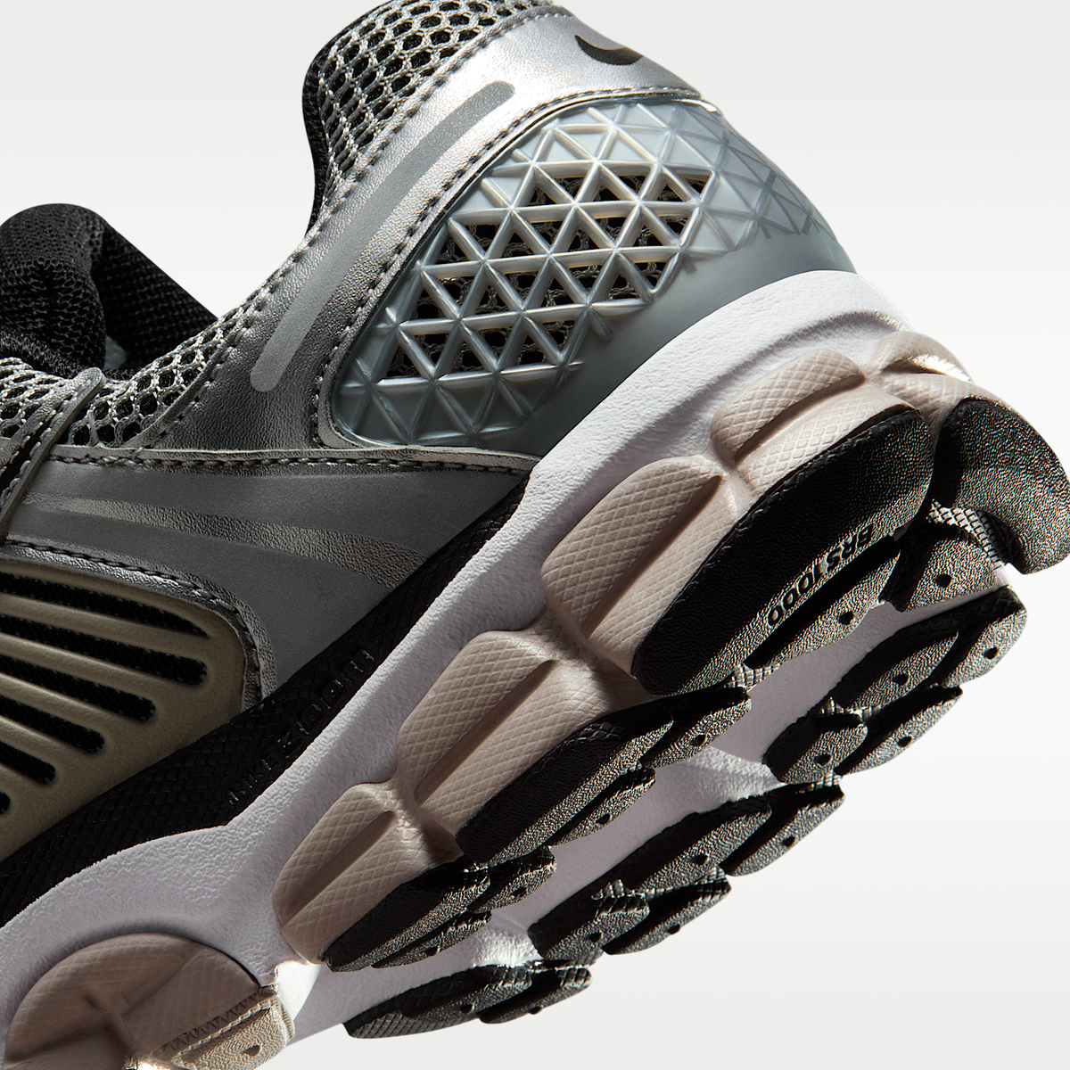 Zoom Vomero 5 Metallic Silver College Grey sneaker product image 8 | Foot Spikes