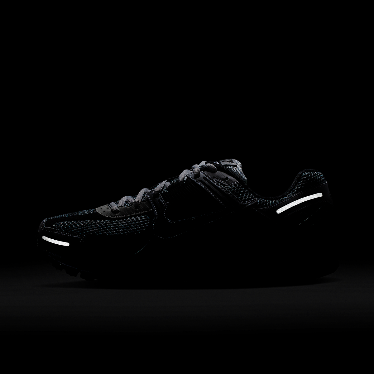 Zoom Vomero 5 SE SP Dark Grey Black White sneaker product image 9 | Foot Spikes