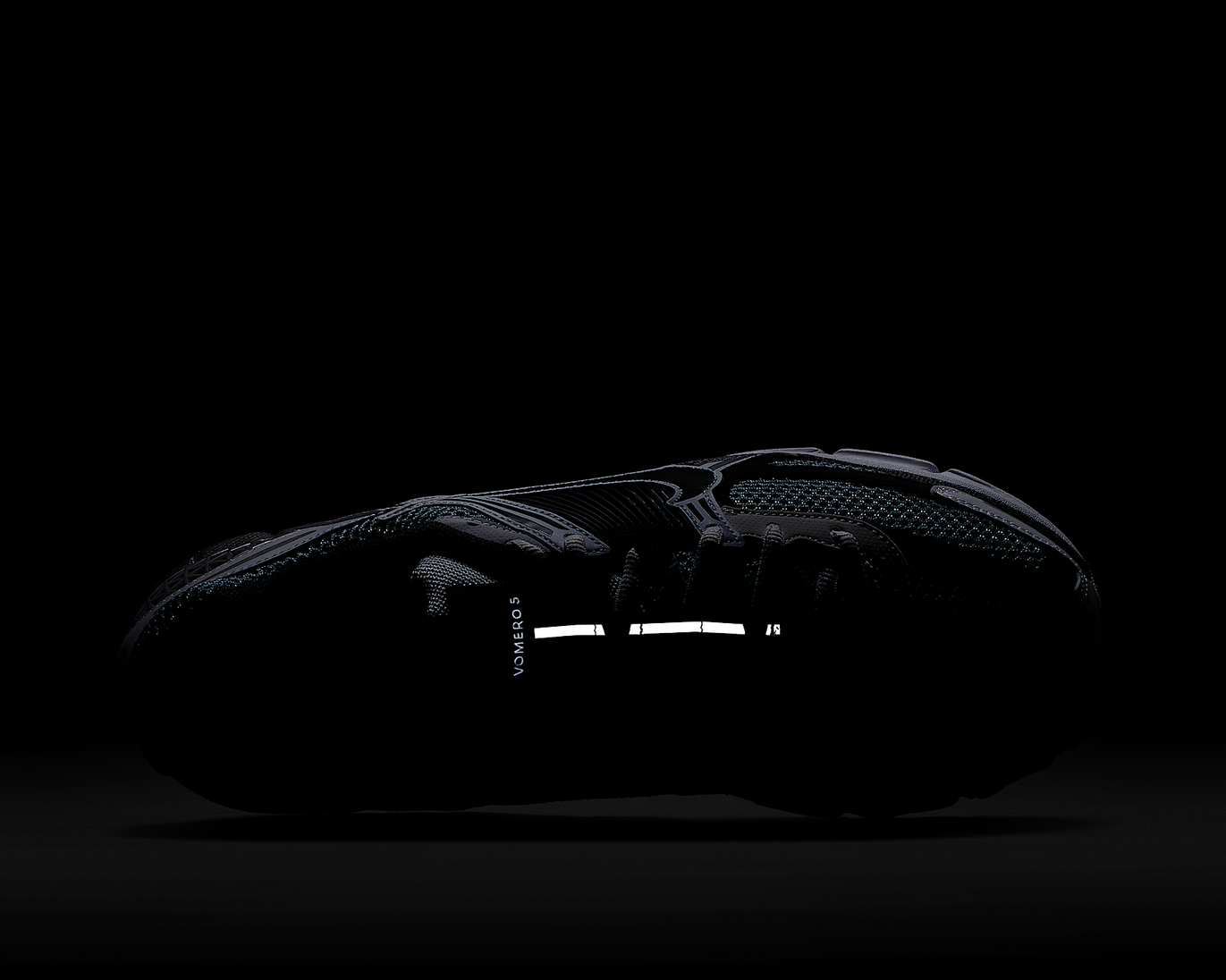Zoom Vomero 5 SE SP Dark Grey Black White sneaker product image 7 | Foot Spikes
