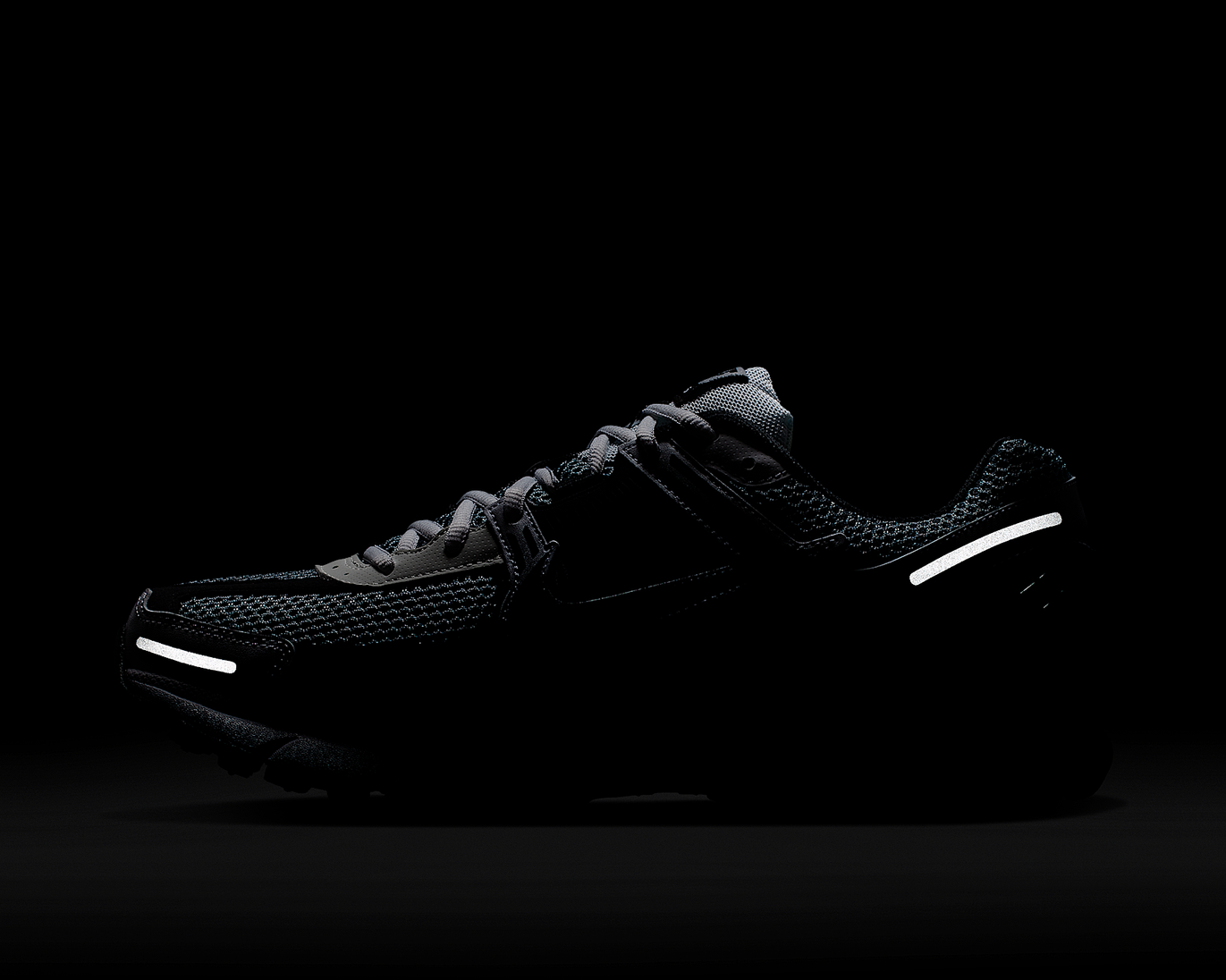 Zoom Vomero 5 SE SP Dark Grey Black White sneaker product image 10 | Foot Spikes