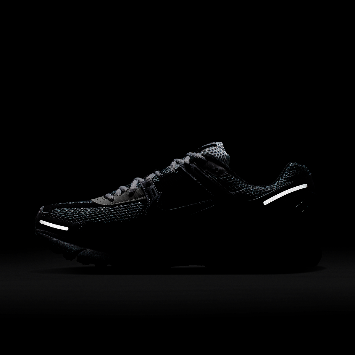Zoom Vomero 5 SE SP Dark Grey Black White sneaker product image 10 | Foot Spikes