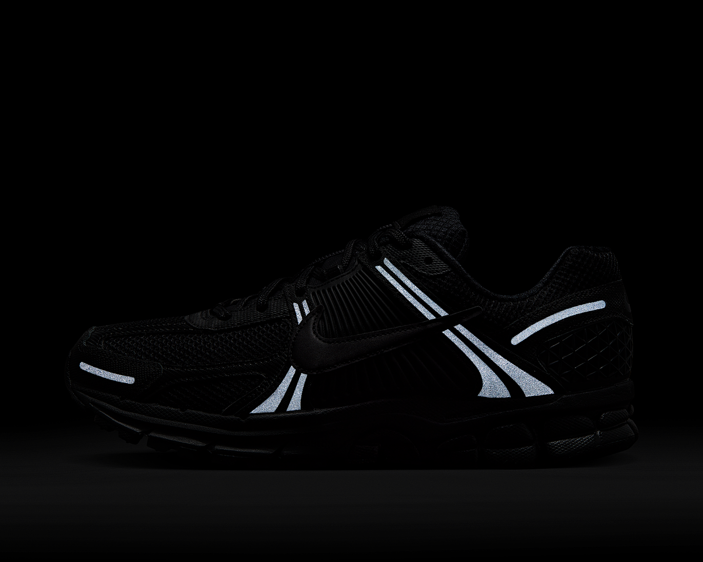 Zoom Vomero 5 Triple Black/Iron Grey/Chrome sneaker product image 9 | Foot Spikes