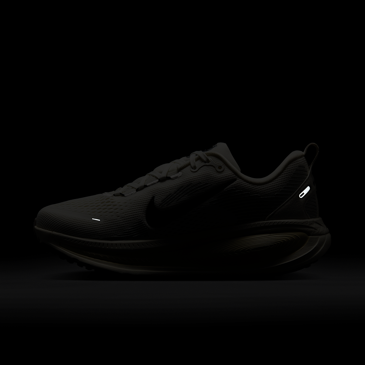 Vomero 18 'Coconut Milk' sneaker product image 11 | Foot Spikes