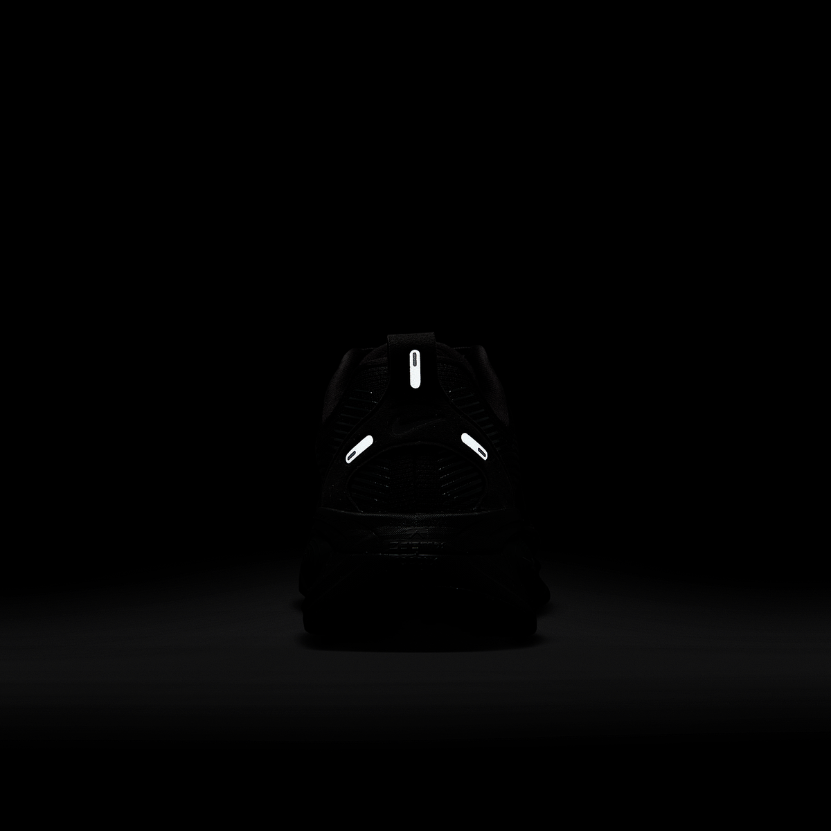 Vomero 18 'Triple Black' sneaker product image 9 | Foot Spikes
