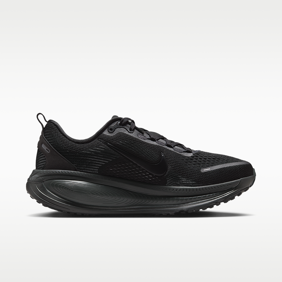 Vomero 18 'Triple Black' sneaker product image 3 | Foot Spikes