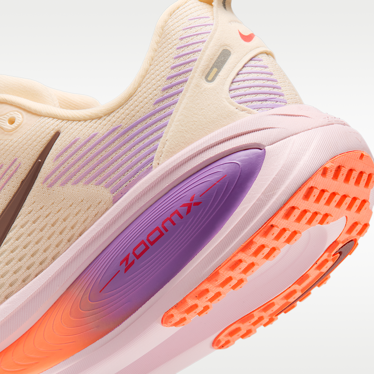 Vomero 18 Chalk/Pink sneaker product image 8 | Foot Spikes