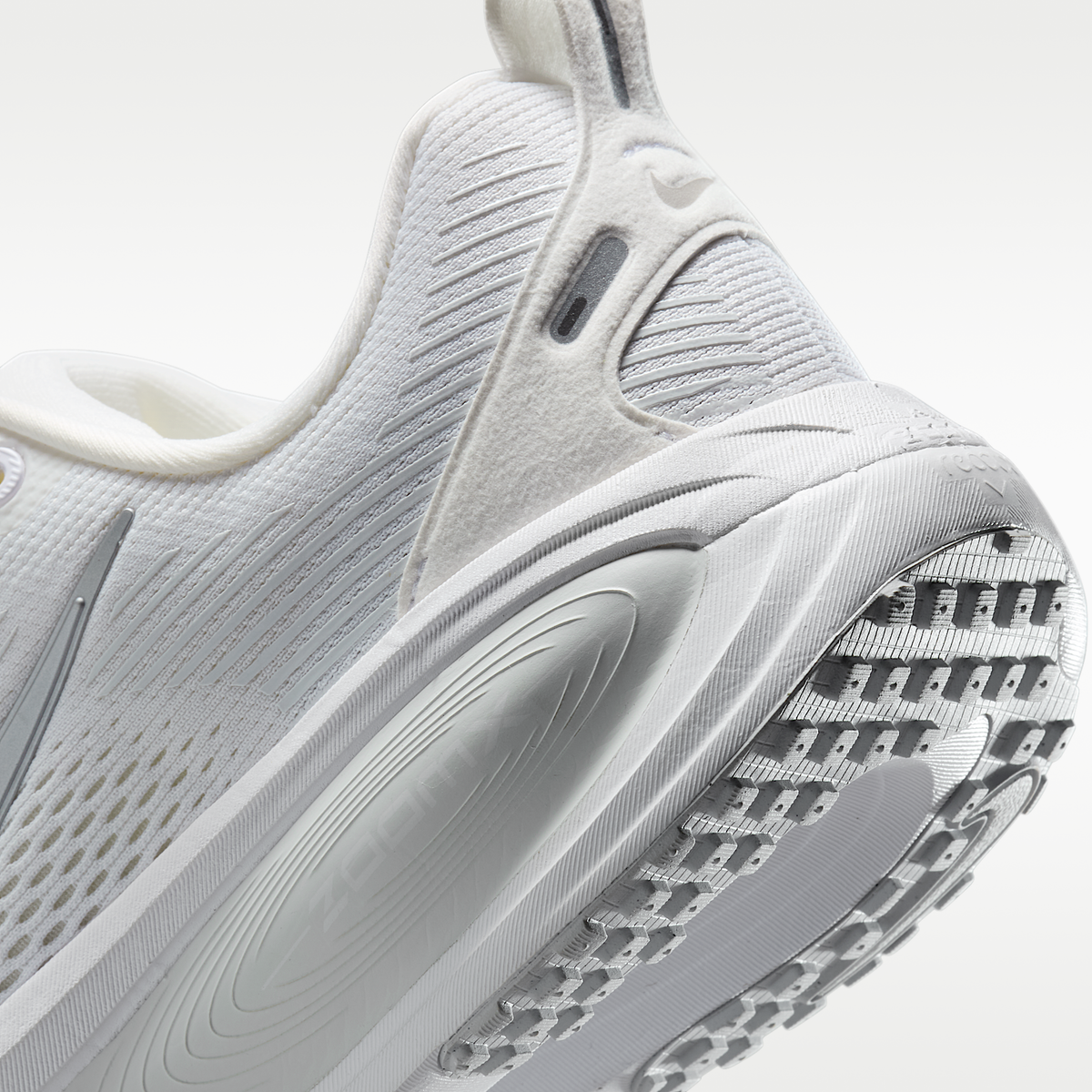 Vomero 18 Women's Road Running Shoes sneaker product image 8 | Foot Spikes