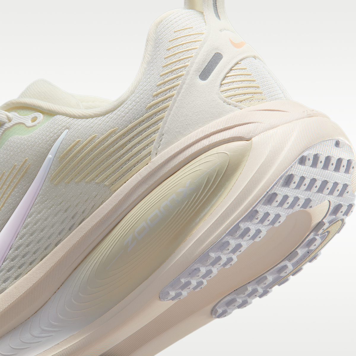 Vomero 18 Sail Coconut Milk Summit White sneaker product image 8 | Foot Spikes