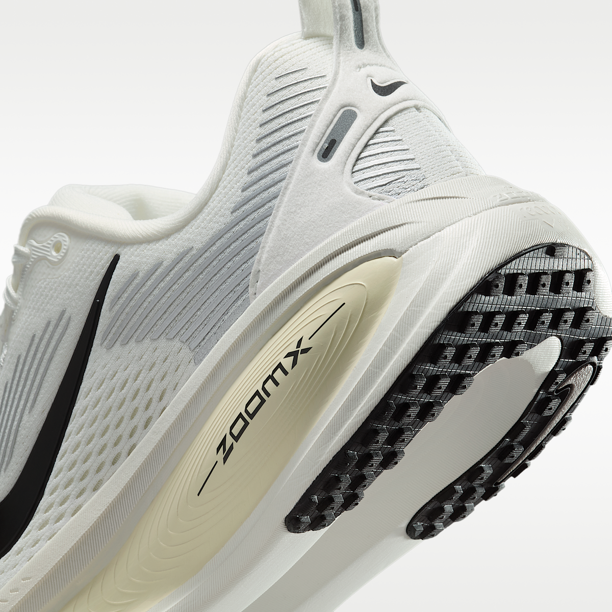 Vomero 18 'Coconut Milk' sneaker product image 8 | Foot Spikes