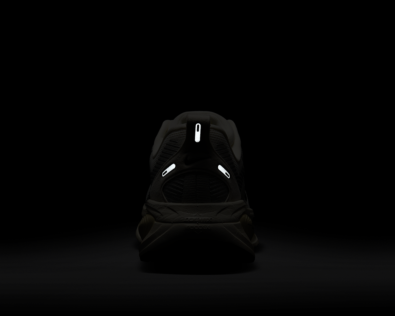 Vomero 18 'Coconut Milk' sneaker product image 9 | Foot Spikes