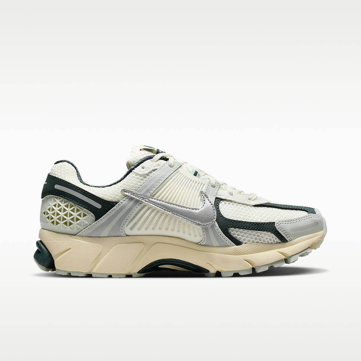 Zoom Vomero 5 Supersonic sneaker product image 3 | Foot Spikes