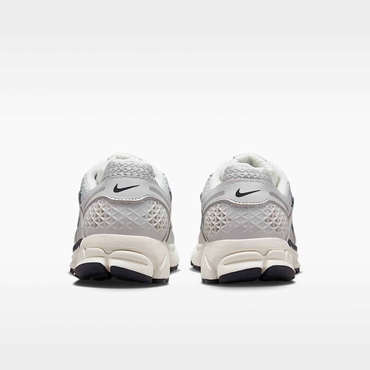 Zoom Vomero 5 Photon Dust sneaker product image 7 | Foot Spikes