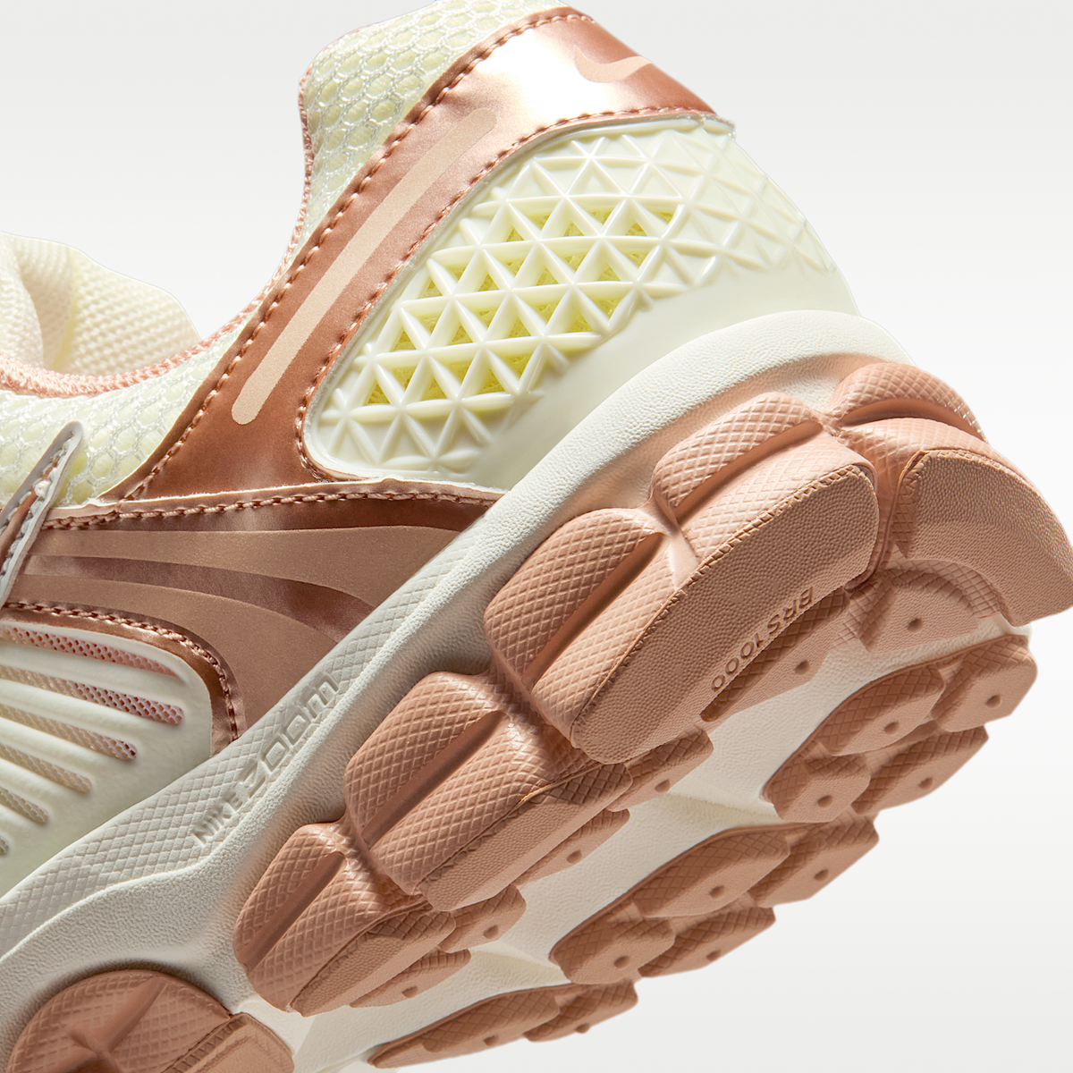 Wmns Zoom Vomero 5 Sail/Rose Gold sneaker product image 8 | Foot Spikes