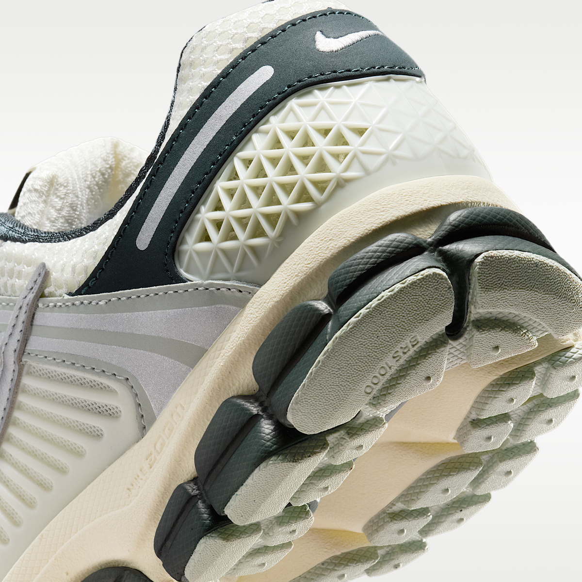 Zoom Vomero 5 Supersonic sneaker product image 8 | Foot Spikes