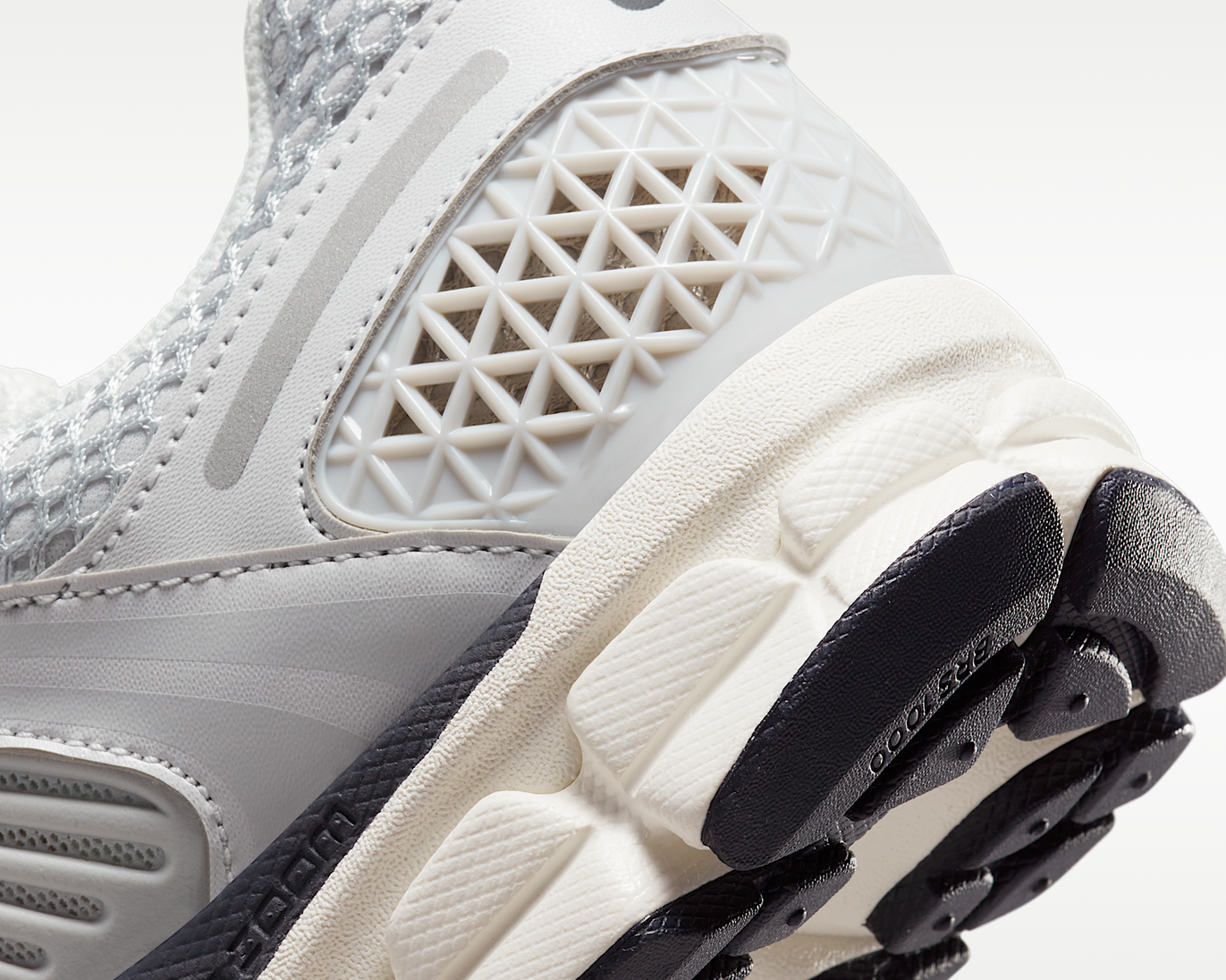 Zoom Vomero 5 Photon Dust sneaker product image 9 | Foot Spikes