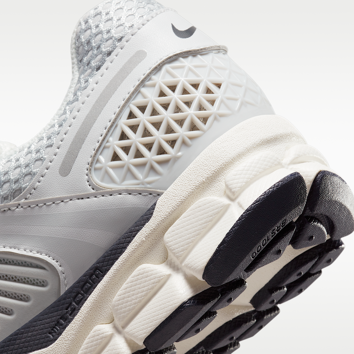 Zoom Vomero 5 Photon Dust sneaker product image 9 | Foot Spikes