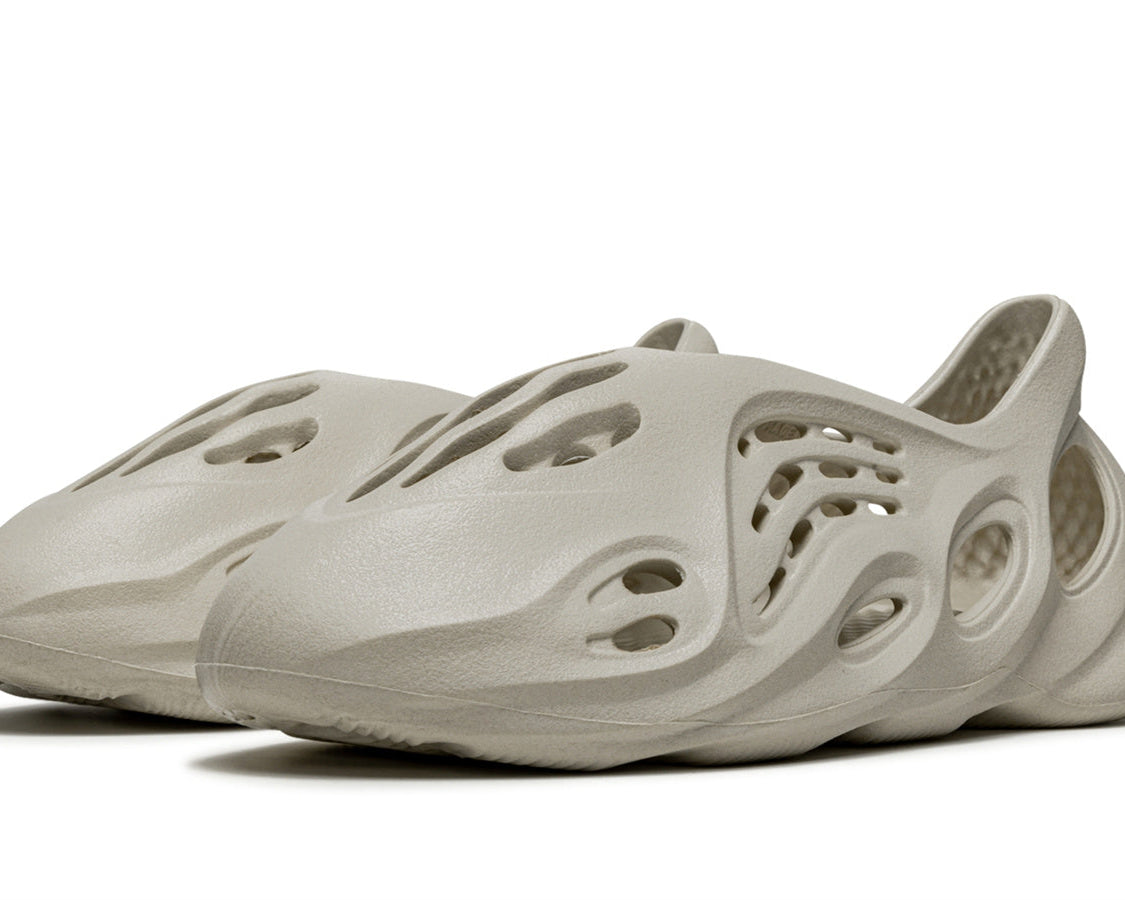 YEEZY FOAM RUNNER "Sand" sneaker product image 2 | Foot Spikes