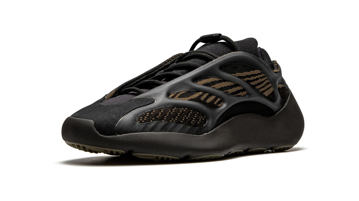 YEEZY 700 V3 "Clay Brown" sneaker product image 3 | Foot Spikes