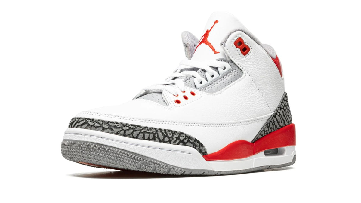 Air Jordan 3 Retro "Fire Red 2022" sneaker product image 3 | Foot Spikes