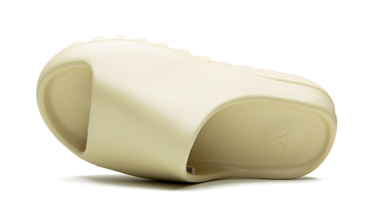 YEEZY SLIDE "Bone 2022" sneaker product image 3 | Foot Spikes