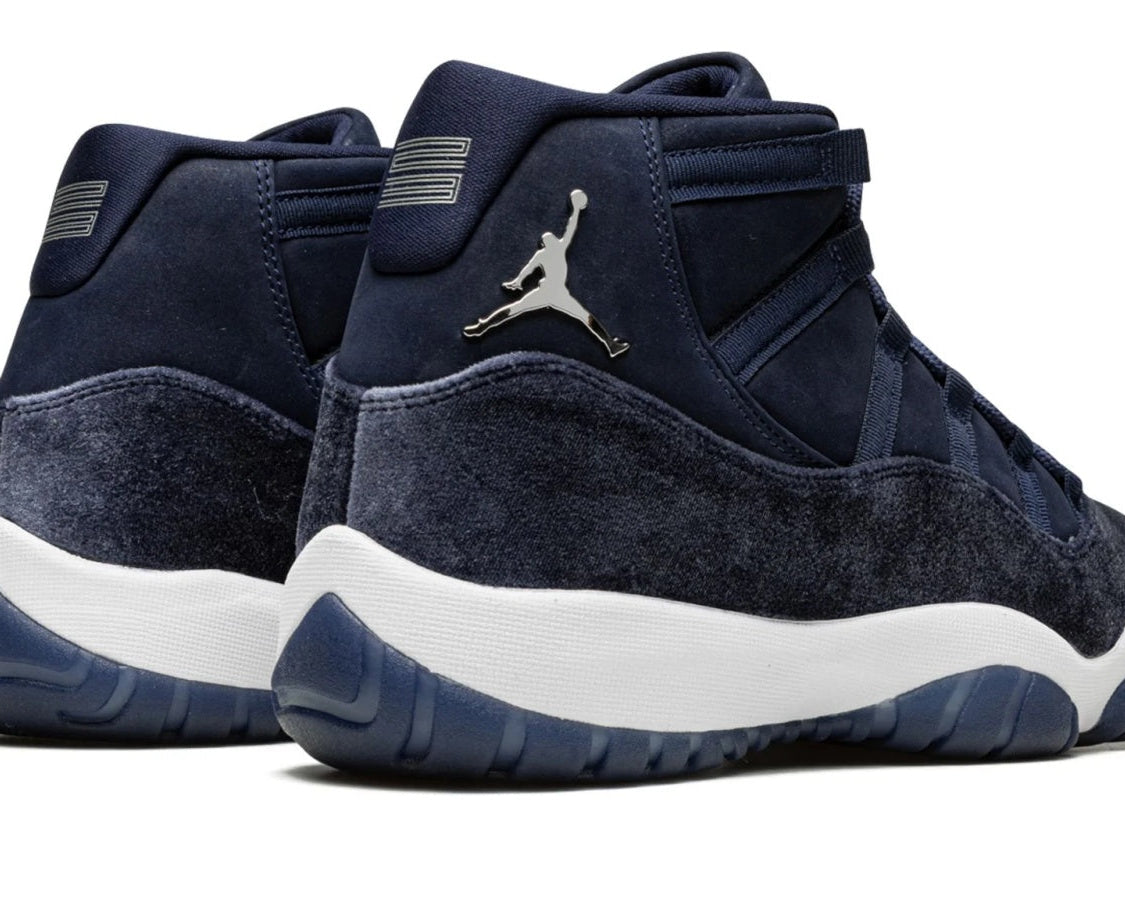AIR JORDAN 11 VELVET WMNS "Midnight Navy" sneaker product image 4 | Foot Spikes