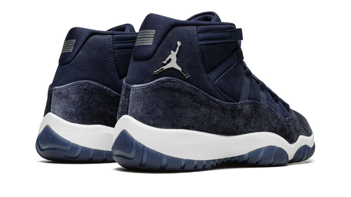 AIR JORDAN 11 VELVET WMNS "Midnight Navy" sneaker product image 4 | Foot Spikes