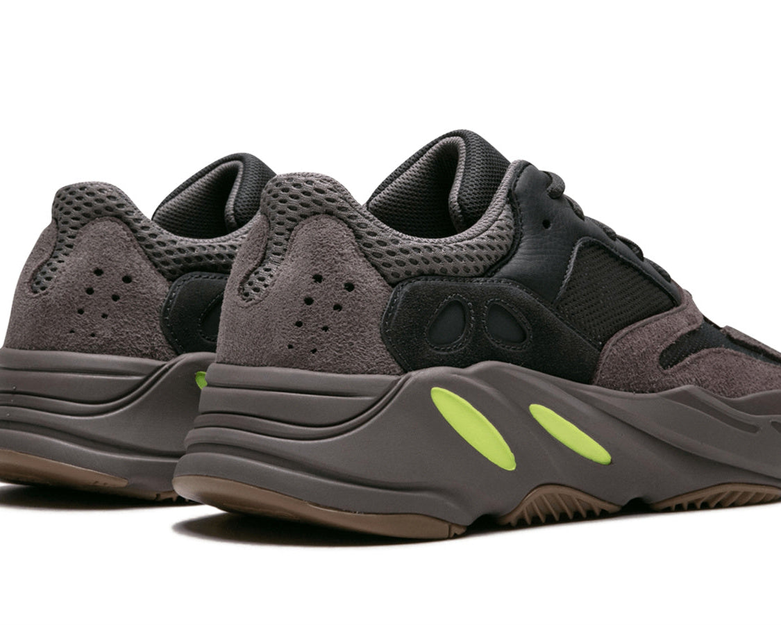 YEEZY BOOST 700 "Mauve" sneaker product image 4 | Foot Spikes