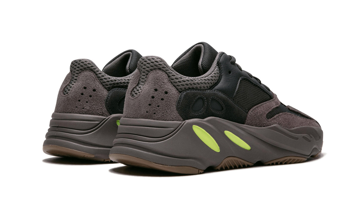 YEEZY BOOST 700 "Mauve" sneaker product image 4 | Foot Spikes