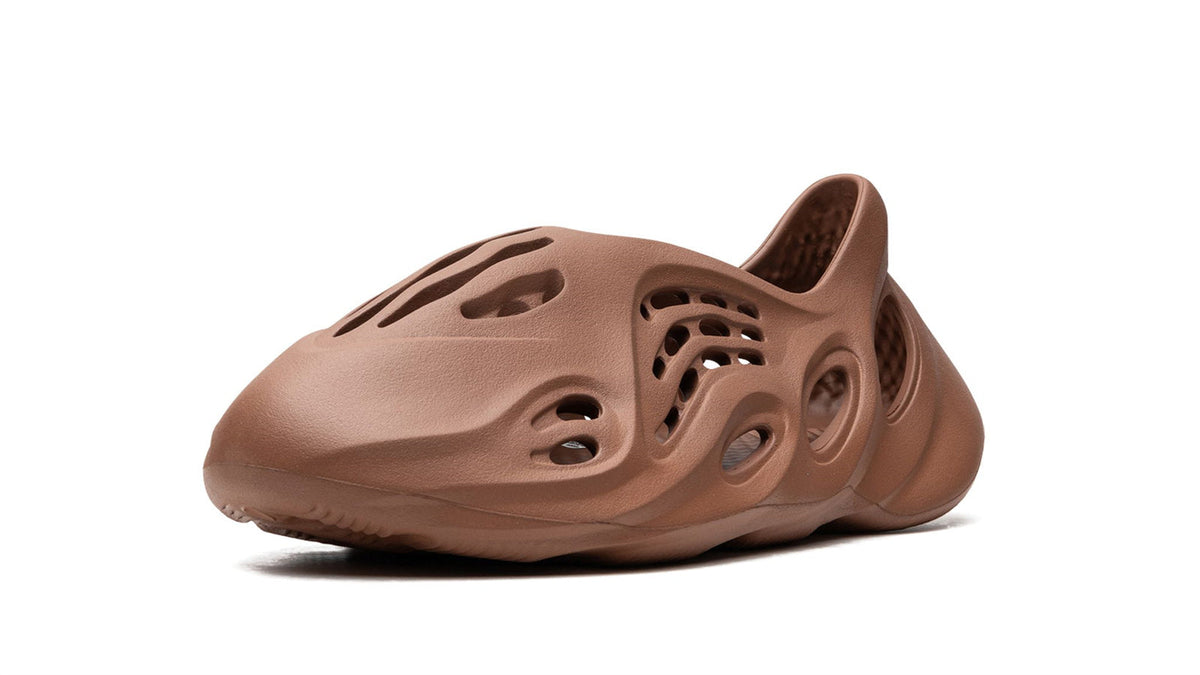 YEEZY FOAM RUNNER "Flax" sneaker product image 3 | Foot Spikes