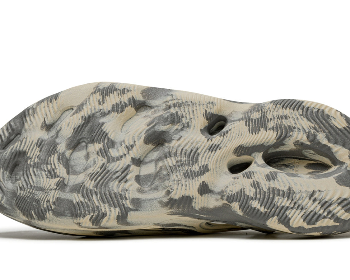 YEEZY FOAM RUNNER MXT "Moon Gray" sneaker product image 5 | Foot Spikes