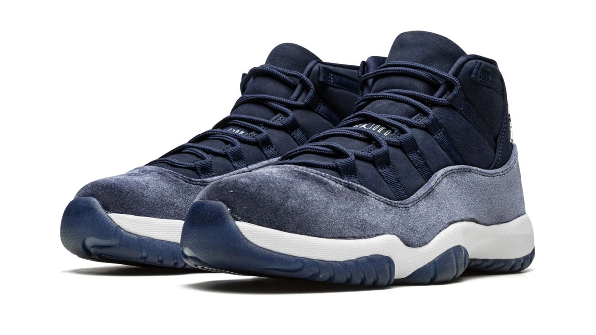 AIR JORDAN 11 VELVET WMNS "Midnight Navy" sneaker product image 2 | Foot Spikes